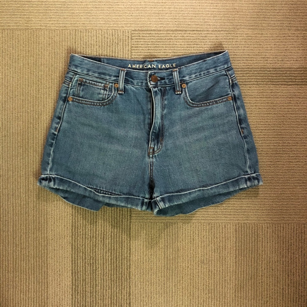 American Eagle mom jean short